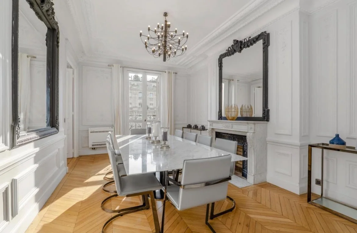 Dining room and console