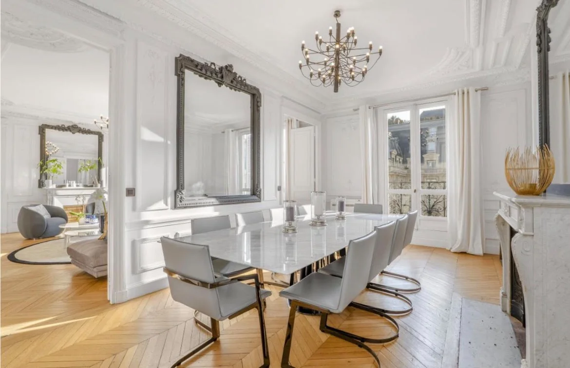 Dining room and large mirror