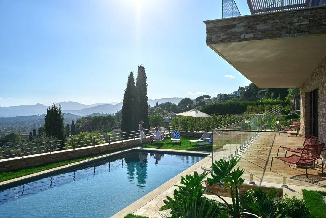 Piscine vue montagnes