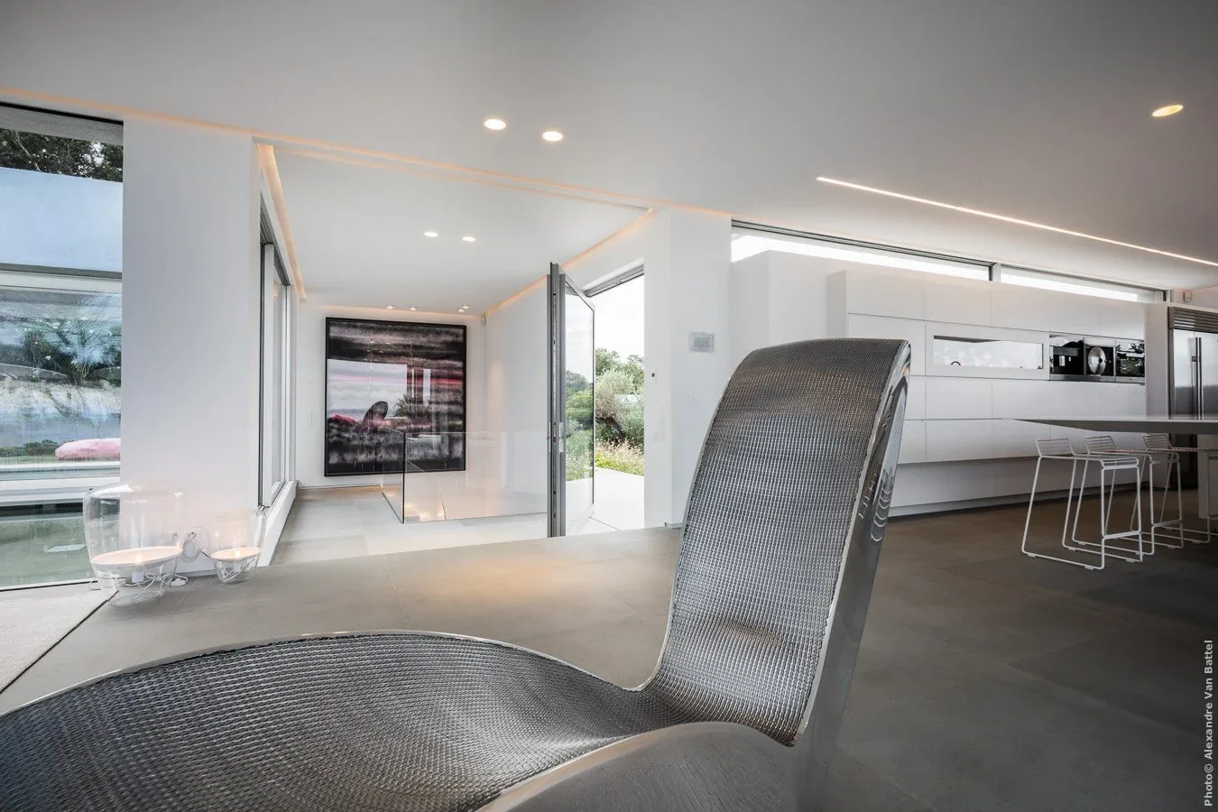 Galerie intérieure et fauteuil sculptural