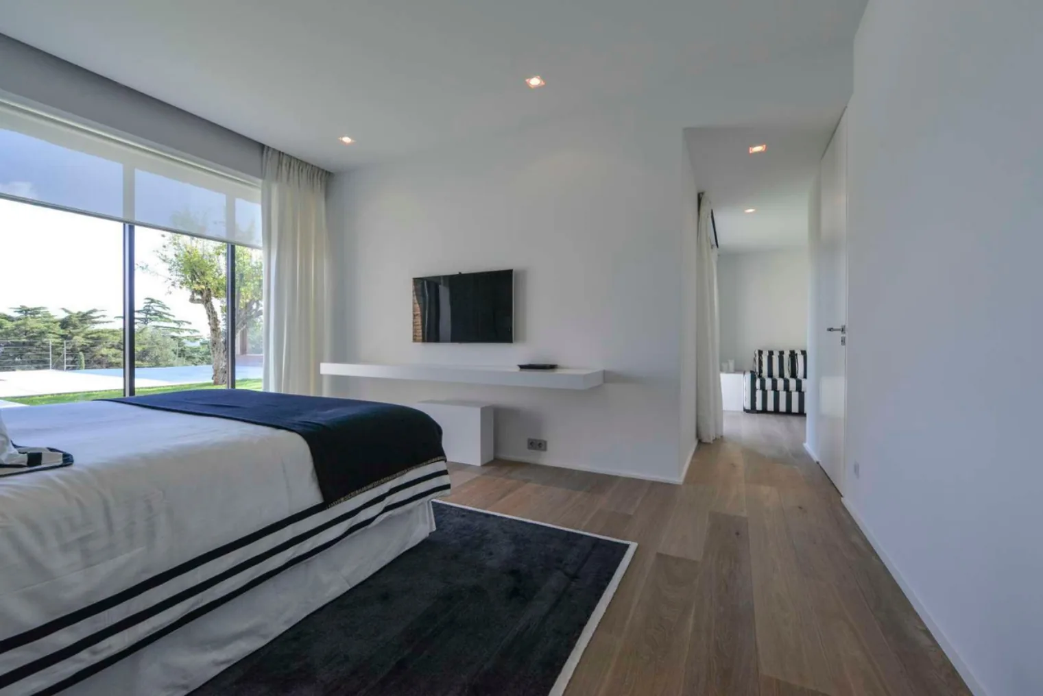 Suite parentale avec TV et acces piscine