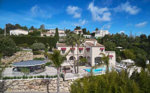 Vue aérienne de la maison principale et ses terrasses