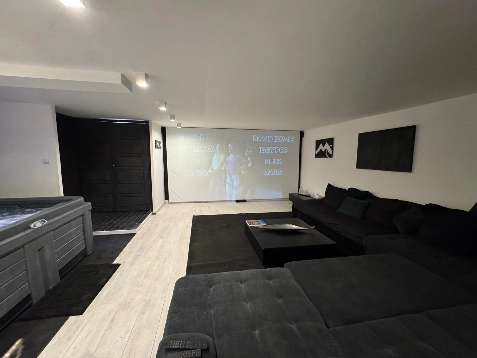 Cinema room and jacuzzi