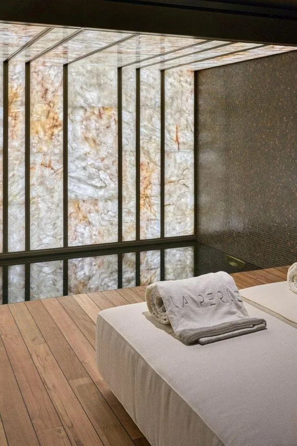 Espace spa avec onyx retroeclaire