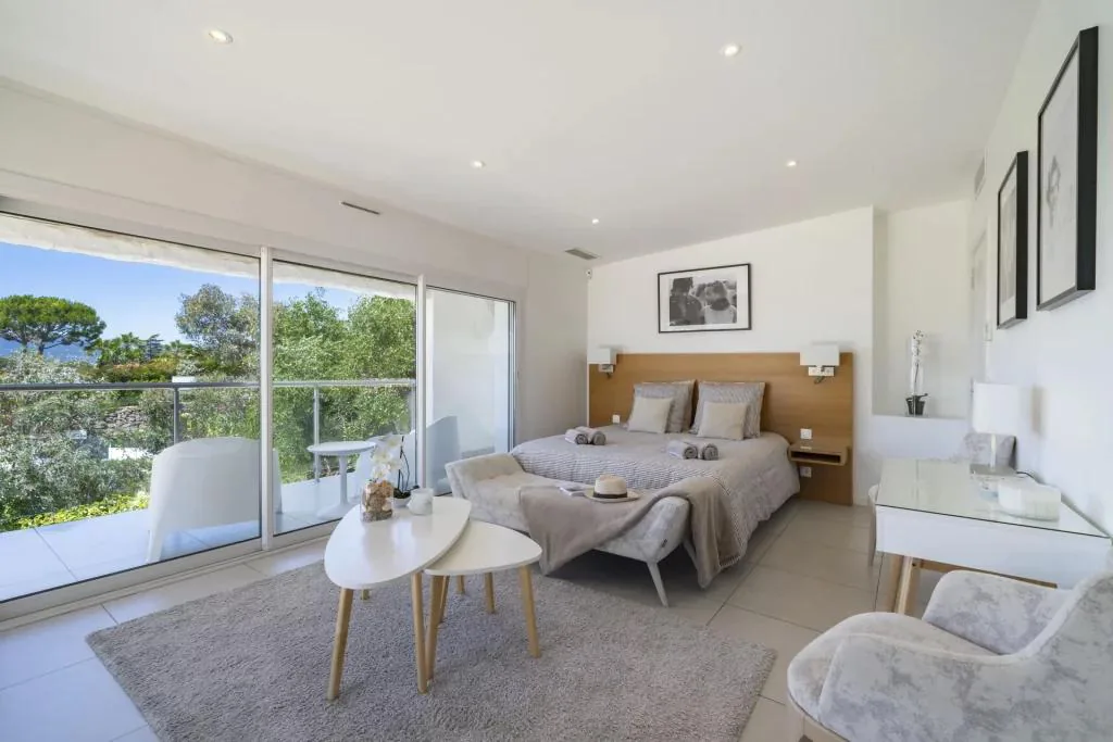Suite parentale avec accès terrasse et vue verdure