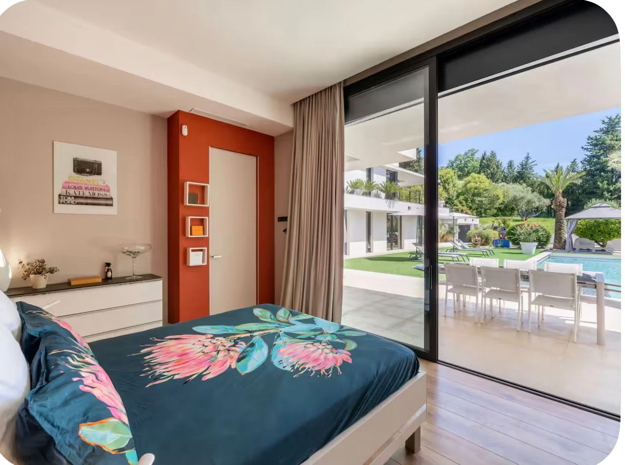 Chambre en suite ouverte sur le jardin