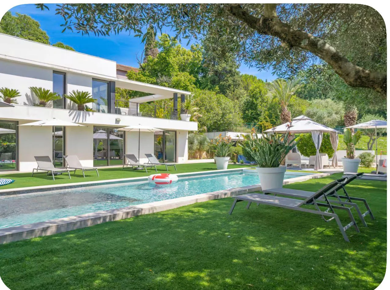 Piscine et jardin