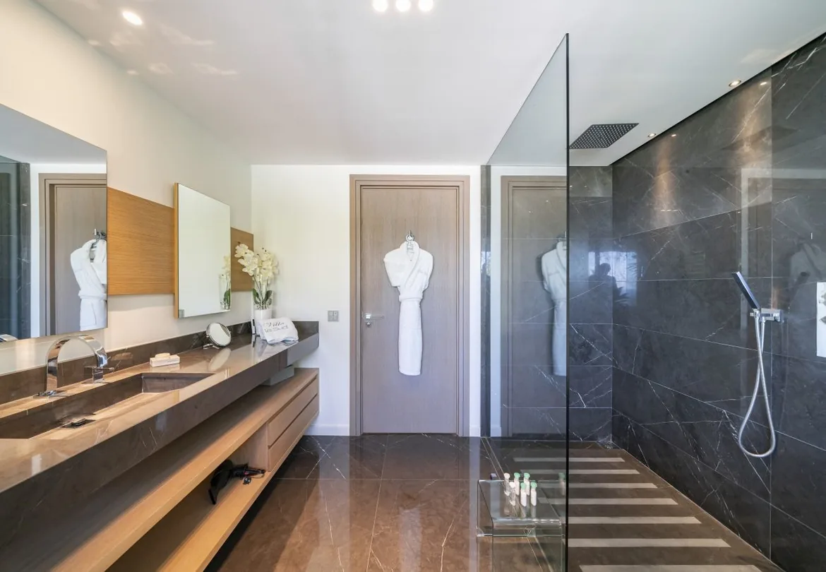 Salle de bain marbre, douche XL