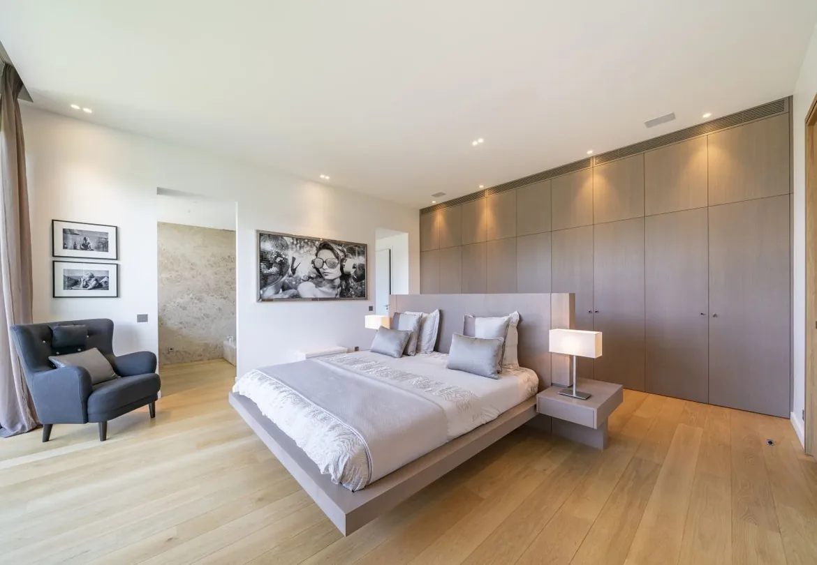 Chambre avec oeuvre photographique