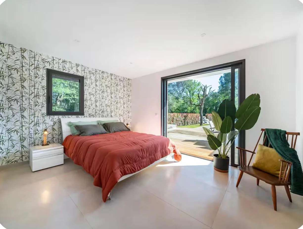 Bedroom in terracotta tones