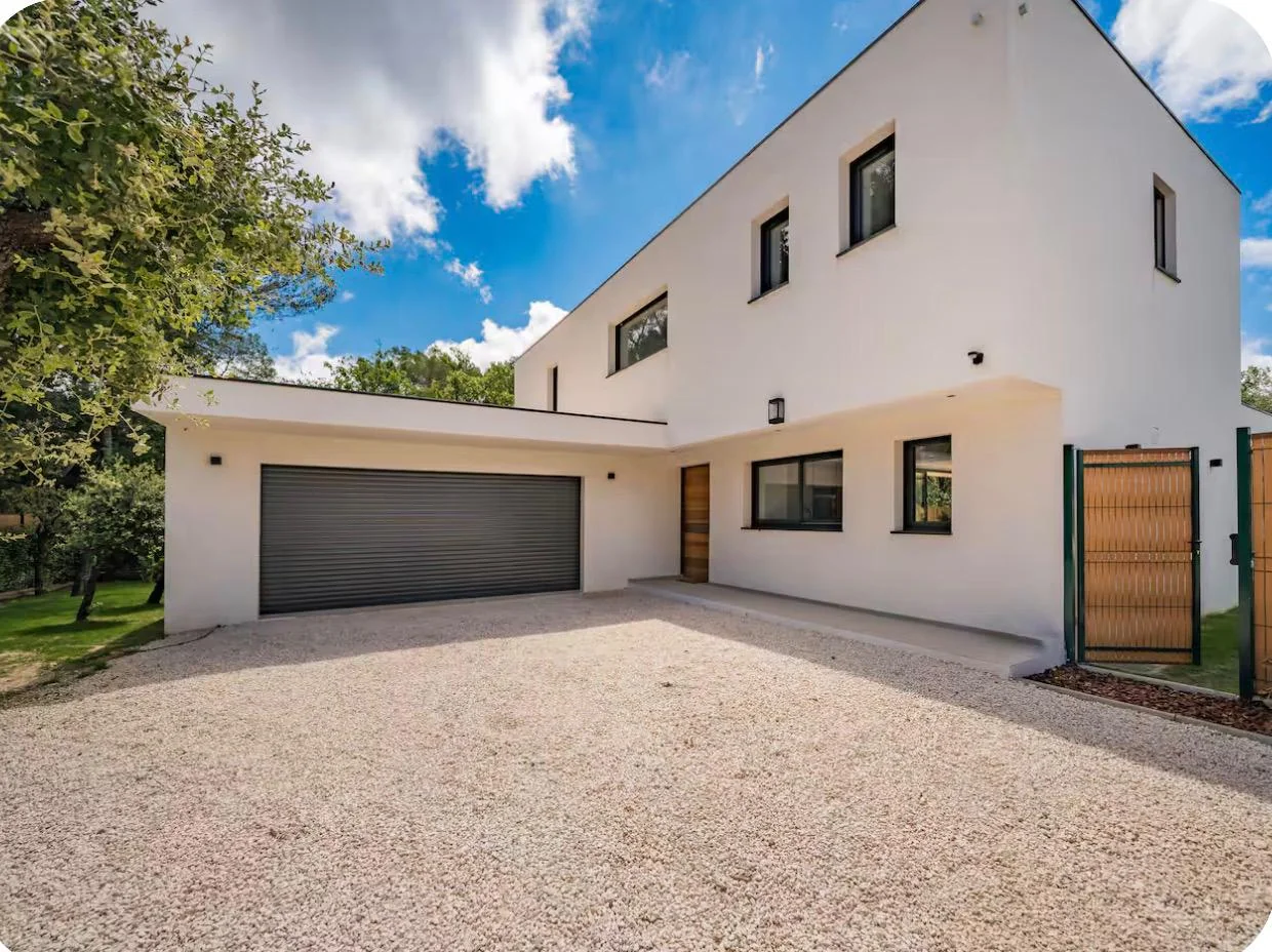 Double garage and facade