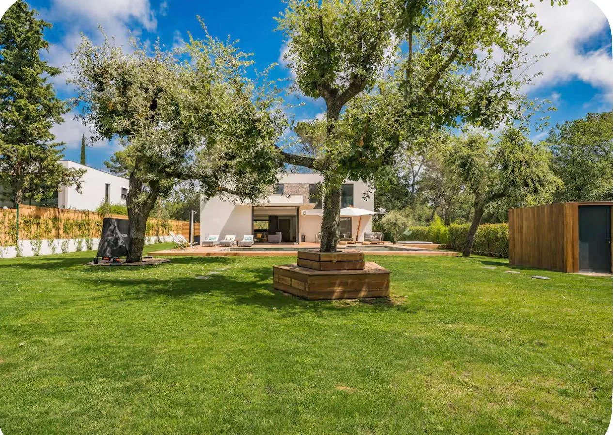 Garden and villa