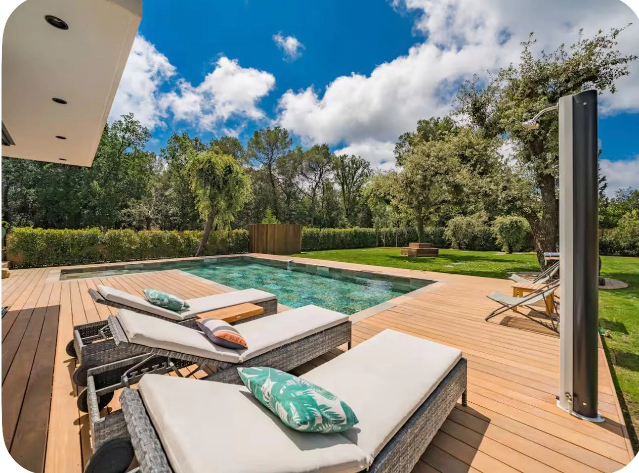 Lounge terrace and pool